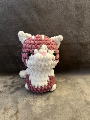 Virkad katt - Virkad katt med detaljer💞