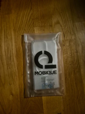 Transparent MagSafe  - Säljer ett helt nytt transparent mobilskal från Mobique för iphone 16 pro | Den kommer i orginal förpackning | Passar perfekt för dig som vill visa din mobil och samtidigt skydda den! 