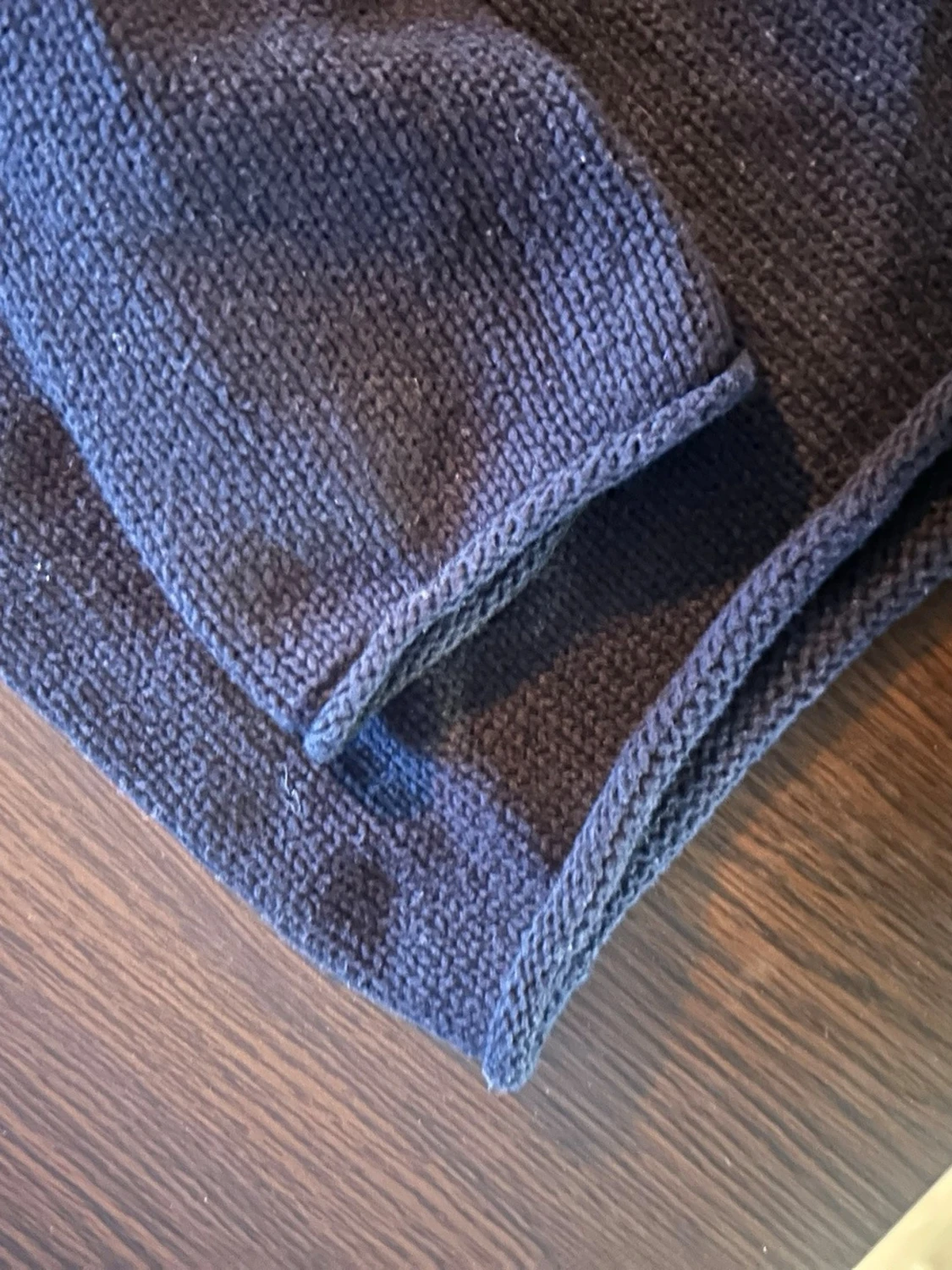 Mörkblå stickad tröja - 3