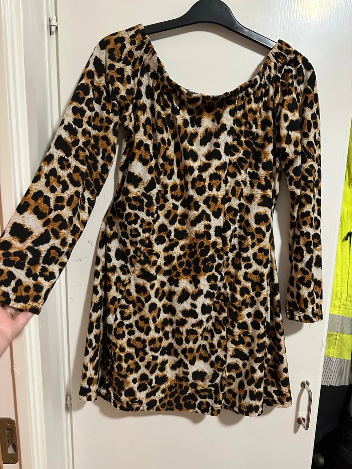 Leopardmönstrad långärmad klänning storlek: M