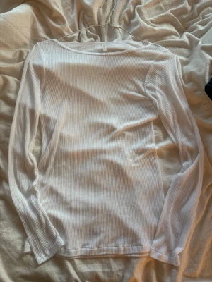 Intimissimi topp ribbad  - En superfin långärmad tröja från Intimissimi som är ribbad💗 Aldrig använt den men har inte prislappen kvar, hittar inte på hemsidan💗