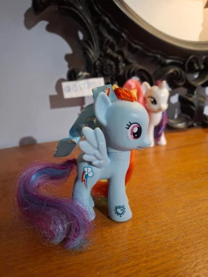My Little Pony Rainbow Dash - cutie mark magic - Rainbowdash med ett band i håret. Otvättad men i fin kondition. Kolla in fler mlps på min profil