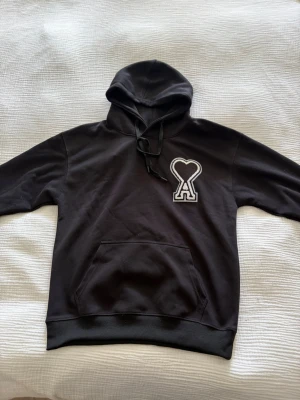 Ami Paris Hoodie - Skicka dm för frågor 