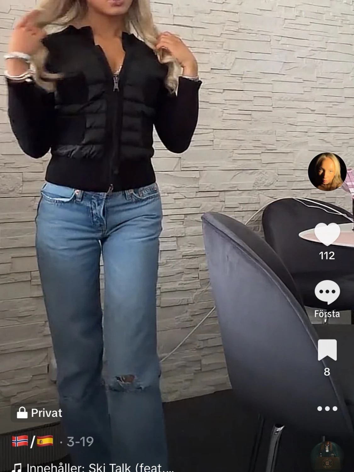 Ljusblå slitna jeans  - 2