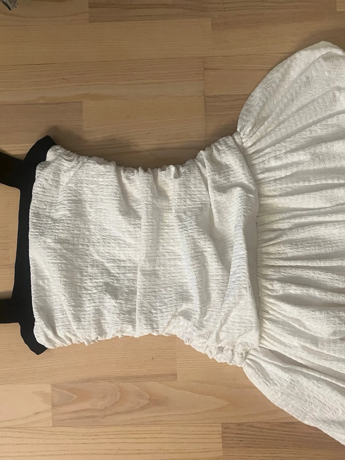 Vit klänning med svarta axelband Zara - 1