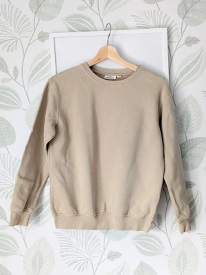 Ny Sweatshirt Tröja KappAhl Storlek 146/152 - -  Oanvänd.  - Väldigt mjuk och go.  - Hittar inget att anmärka på..  - Jag kan ha missat någon miniskavank men jag har försökt att granska plagget så gott det gå