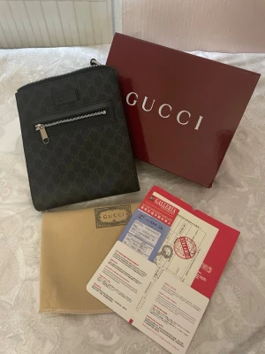 Gu$$i väska - Säljer en fin och Helt ny väska, säljes för 649:- ( SE ALLA BILDER) vid frågor eller annat så är det bara att skriva! Är öppen för alla bud :) MVH sweclothesss