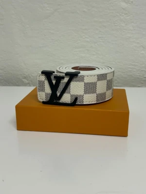 Lv Bälte - Helt ny aldrig använd. Storlek 110. Snabb frakt endast bälte 
