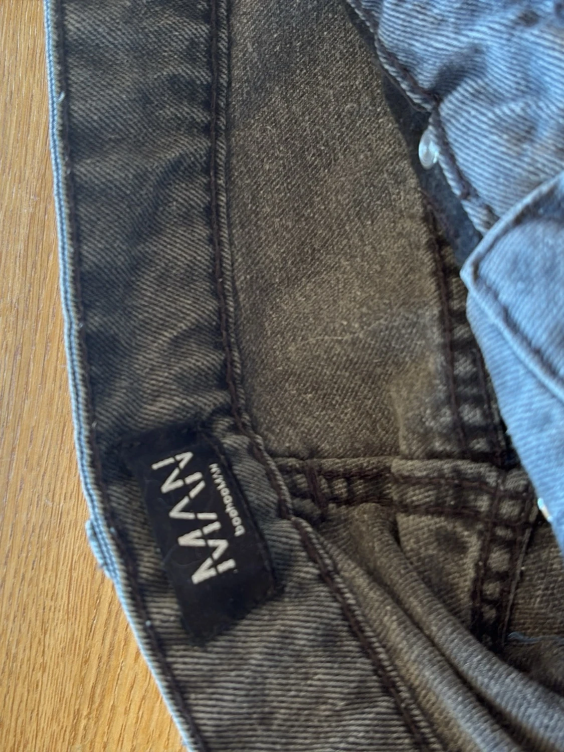 Grå jeans från BoohooMAN - 1