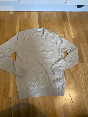 TOS 💯 bomull tröja  - Svin skön tröja från tiger of sweden 100% bomull litet hål som ni ser på sista bilden men det är bara att du typ