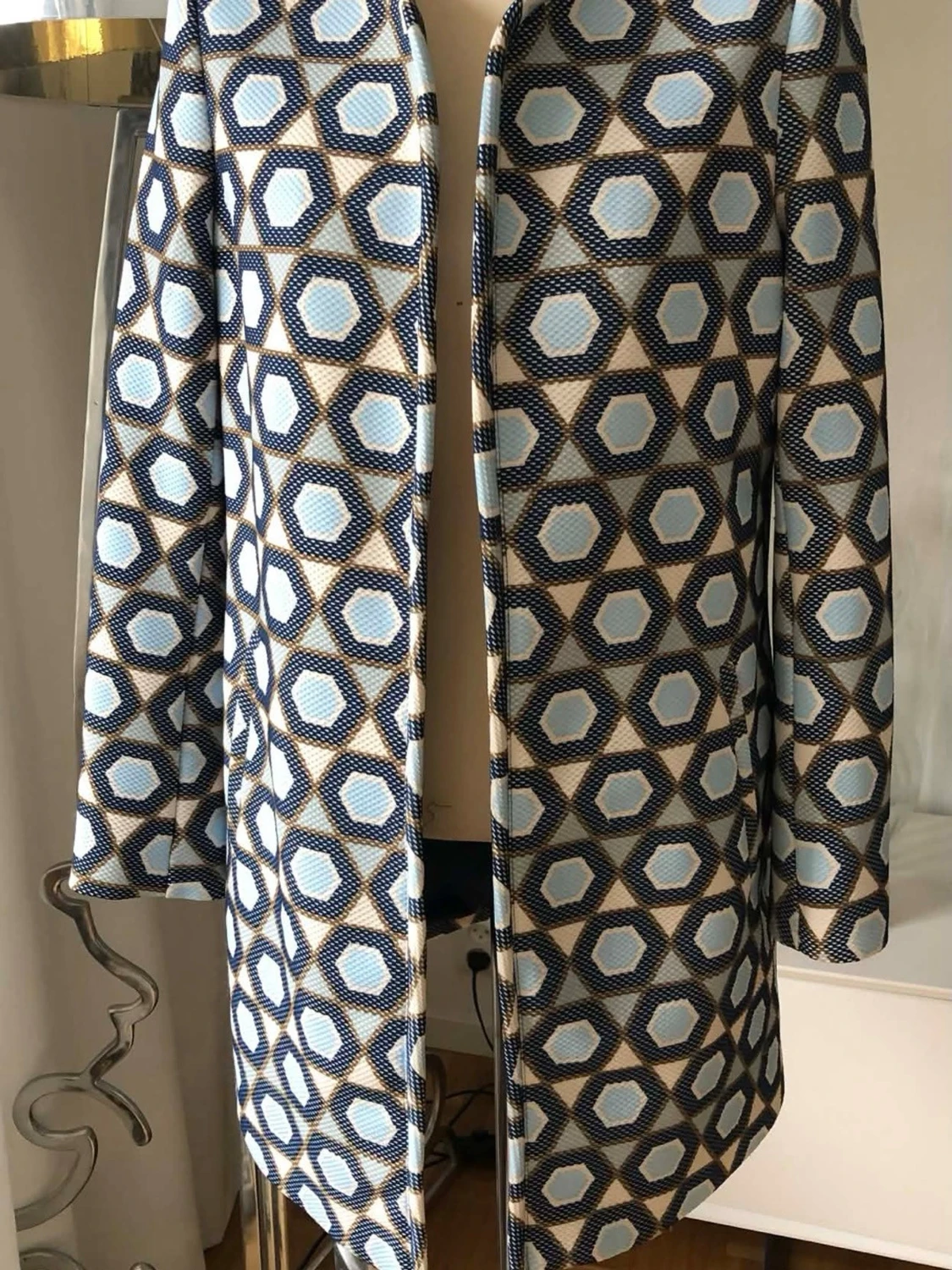 Mönstrad blå och beige kappa - 4