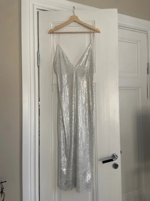 Balklänning - Kontakta för frågor💕