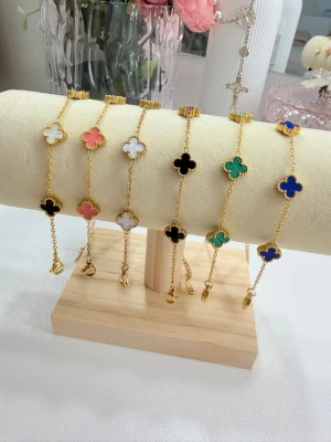 Klöverarmband  - 9mm klöverarmband armband tillverkade av rostfritt stål, superfina och eleganta till dig som gillar små detaljer. 100kr styck 