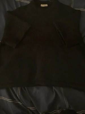 Knitted top - Mysigt kortärmad stickad från Gina,som ny