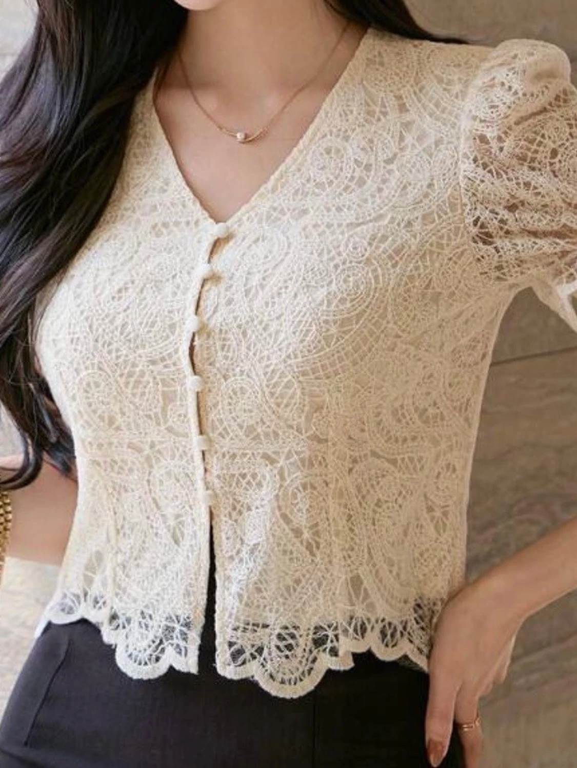  spetsblus med puffärm