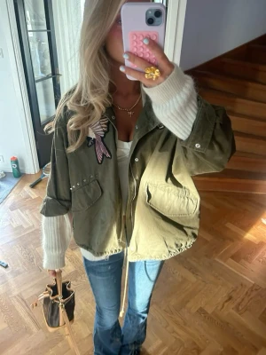 Trendig jacka🩷 - Snygg trendig jacka som är perfekt nu när det börjar bli varmare💗