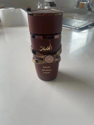 Asad Bourbon Lattafa - Asad Bourbon parfym från Lattafa, MINST 90 ml kvar