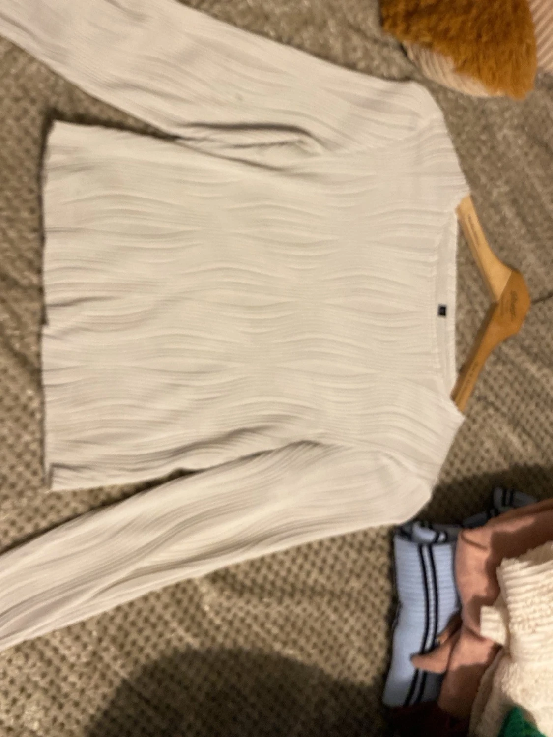 Vit ribbad långärmad tröja