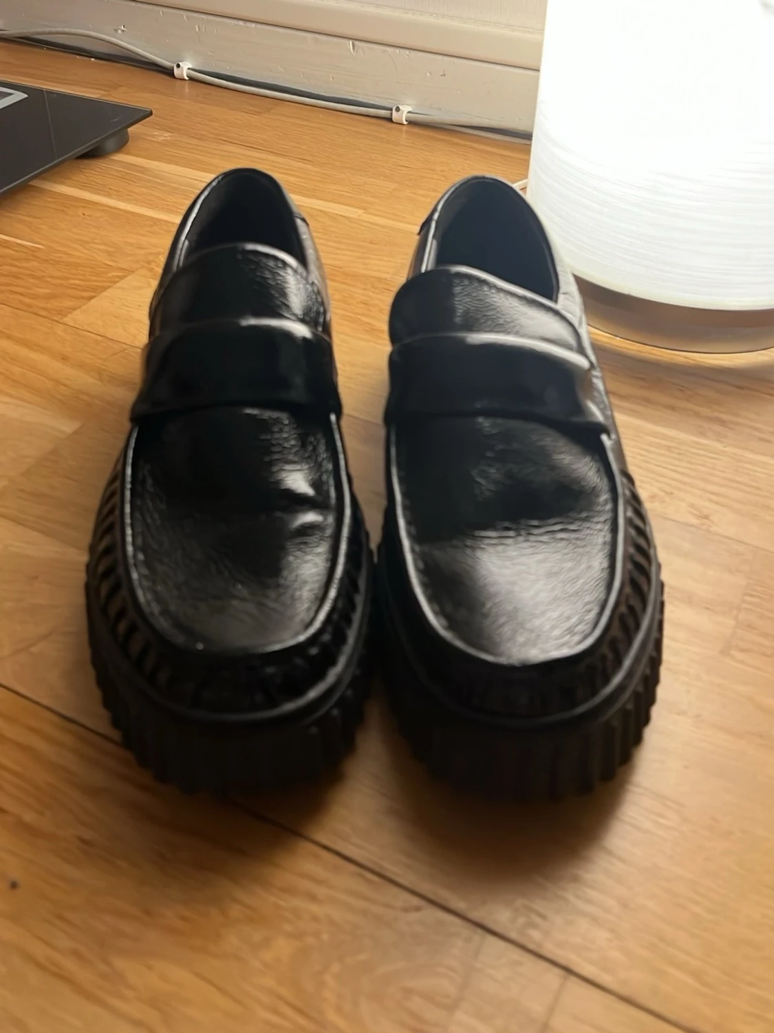 Svarta chunky loafers i lack - 1