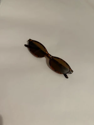 Solglasögon - Helt nya aldrig använts