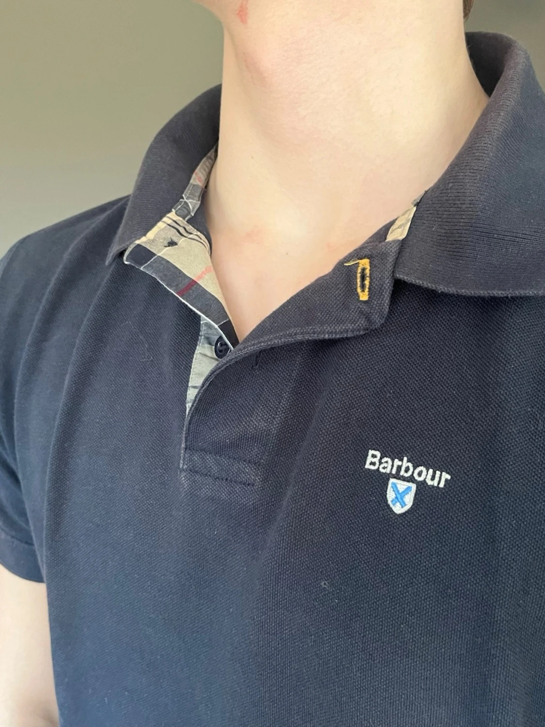 Mörkblå pikétröja från Barbour - 2