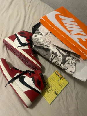 Jordan 1 High Chicago Lost and Founds 😎 42 EU - skriv så skickar jag så fort som möjligt 😆 helt nya oanvända!