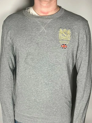 Morris tröja - Säljer en riktigt snygg och trendig Morris tröja i fint skick, storlek M, vid frågor är det bara att skriva //Gramenti