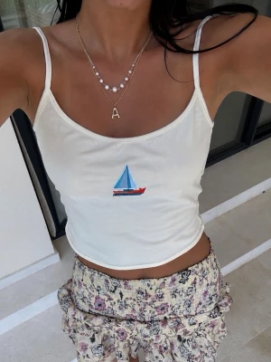 Linne med påsydd patch S - Fint linne med en patch som jag själv har sytt på ⛵️ går att köpa i annan storlek vid förfrågan innan köpet ☺️