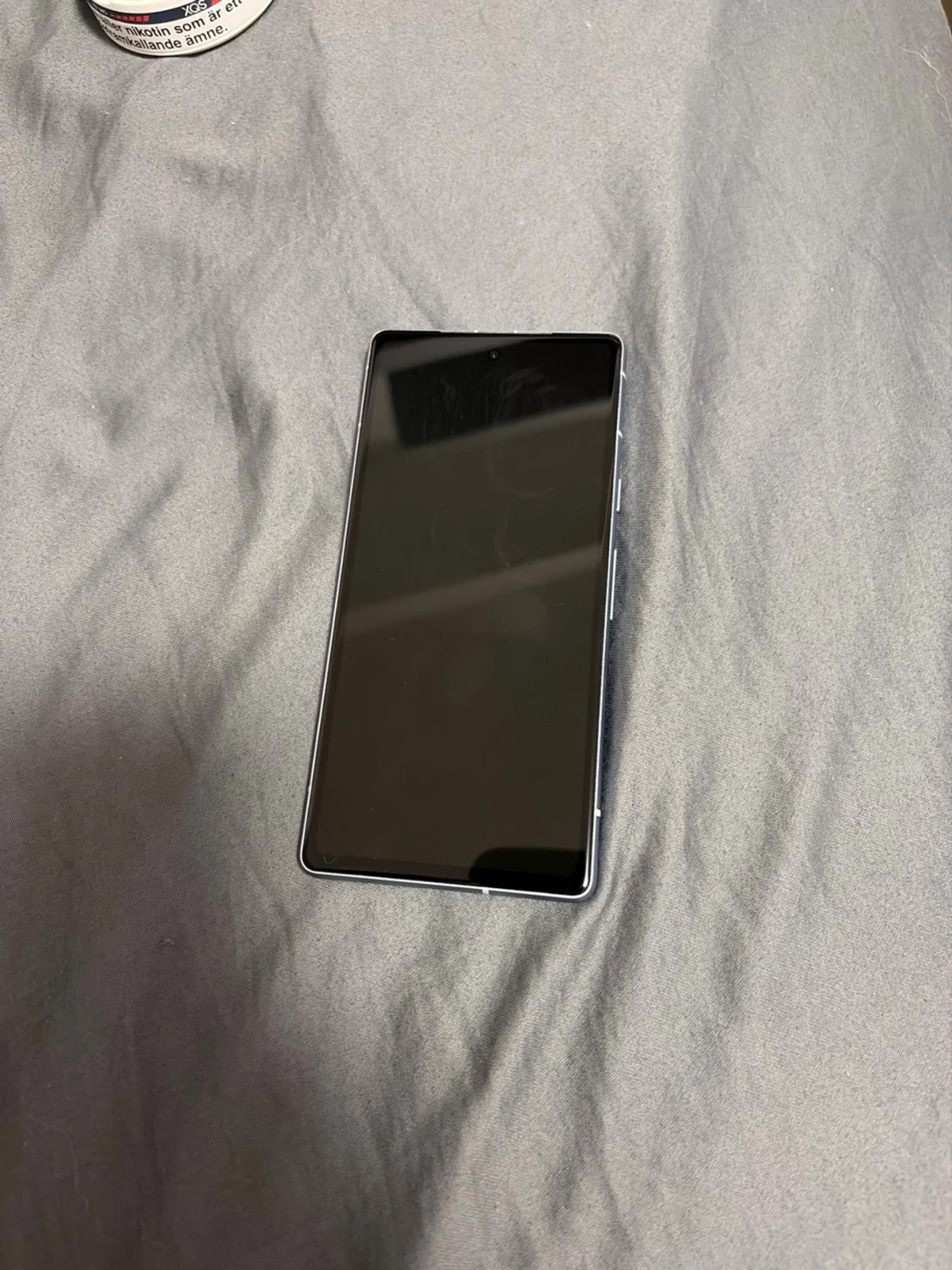 Ljus blå Google Pixel Android-telefon - 1