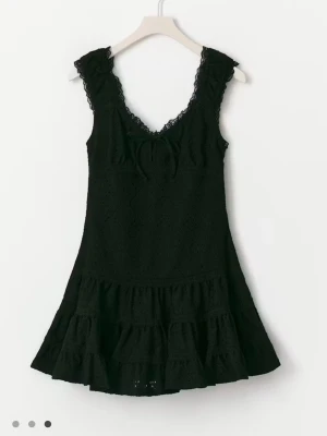 Svart klänning - Söt klänning från gina tricot som inte kommer till användning, skriv för fler bilder, tryck gärna köp nu!