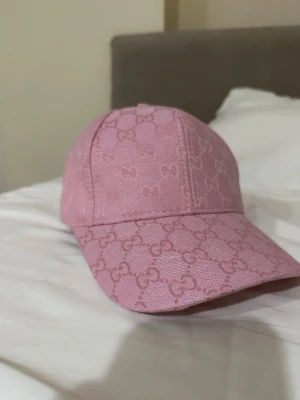 Rosa keps  - Säljer min keps helt ny