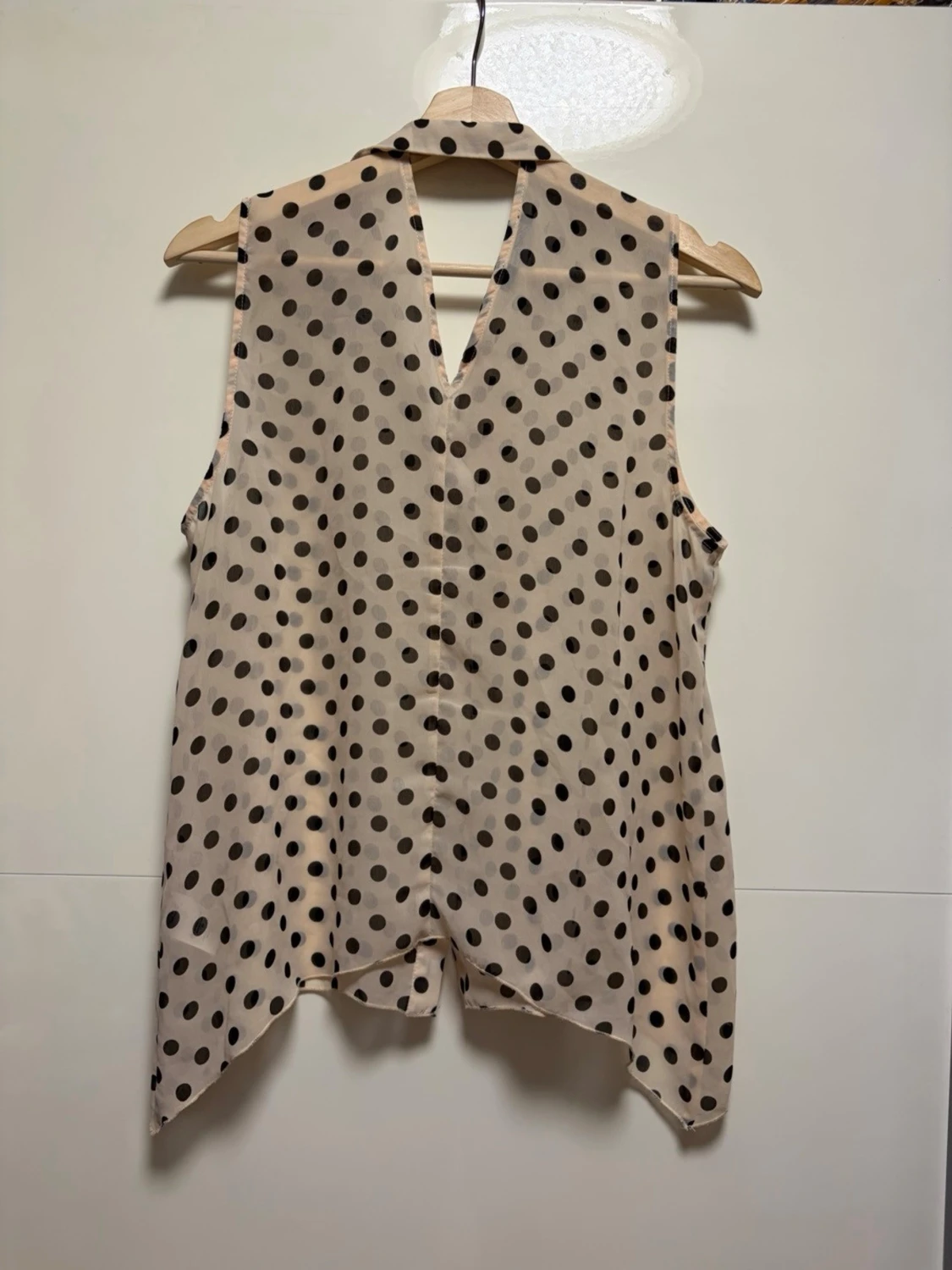 Beige prickig ärmlös blus - 1