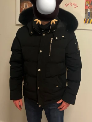 Moose knukcles 3Q jacka  - Säljer/byter en Moose knukcles 3Q jacka. Den är i väldigt bra skick utan synlige skador. Bara häng grejen är sönder men inget man ser