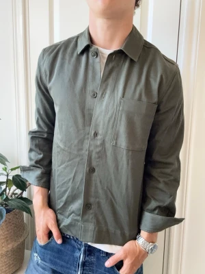 These glory days overshirt - These glory days overshirt, Inga defekter! Modellen i bilderna är 180 cm 75 kg och bär Storlek S , Kom med frågor! 🌟 (Kan gå ned i pris vid köp av paket 😉)  
