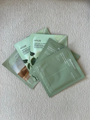 K-Beauty 5x Sheet Mask Bundle - Soothing ✨ - De här produkterna kommer auktioneras ut på Plick Live den 22/6 kl 19.00 ⚡️ 5 st k-beauty ansiktsmasker för känslig, irriterad eller stressad hud - lugnar rodnad och stärker hudbarriären. Innehåller:  1x  Dr. Althea Oasis Soothing Mask,  2x Anua Heartleaf 77 Soothing Sheet Mask, 2x Biodance Refreshing Sea Kelp Real Deep Mask 