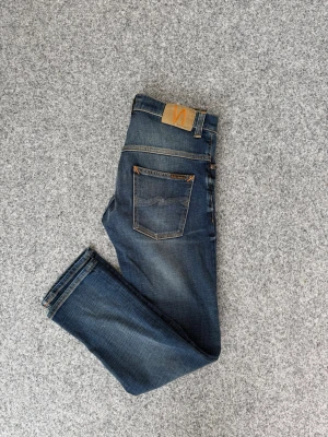 Nudie jeans med fades | 30/30 - Skiiit snygga nudie jeans med feta fades | Storleken är 30/28 men sitter som 30/30 | Byxorna är i perfekt skick som nya | Är öppen för prisförslag och frågor såklart!🫡