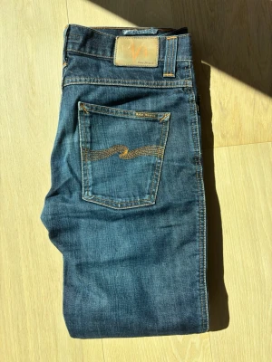 Nudie jeans - Ett par fina nudie jeans som passar väldigt bra och är väldigt snygga.