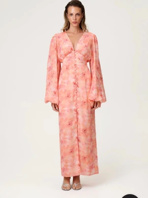Adoore klänning Positano peach  - Säljer min fina adoore klänning! Färgen peach, modellen Positano. Storlek 36 som känns på gränsen till för liten för mig som har den storleken i vanliga fall! Klänningen är i fint skick, endast använd en gång!🌸🩷🥰