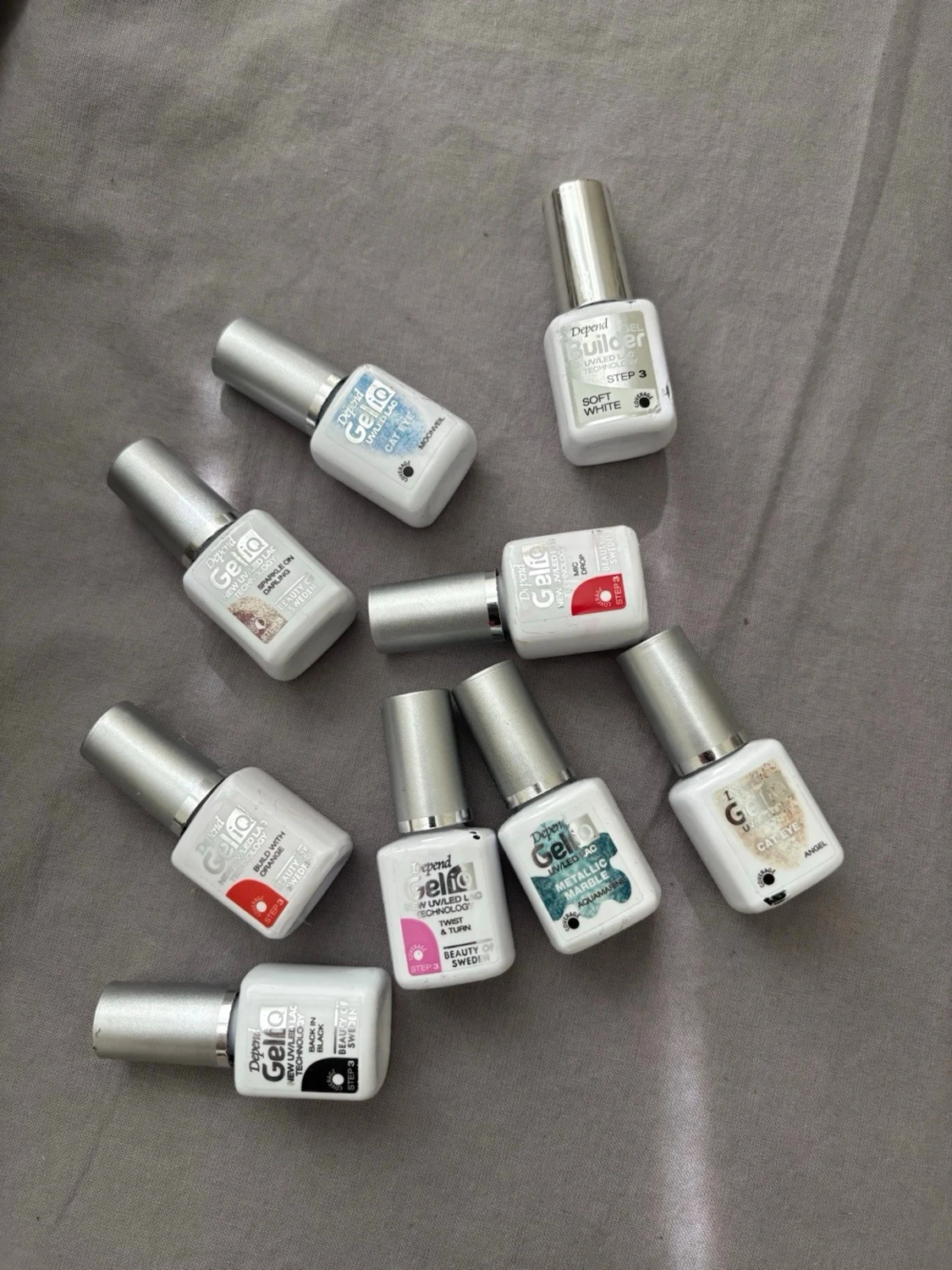 Gel nagellack från Depend i olika färger