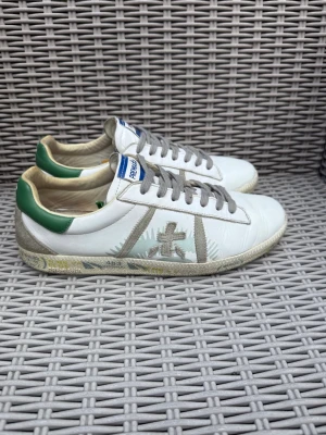 Vita Premiata Sneakers - Premiata Sneakers || Storlek 40 || Skorna är i bra skick || Tveka inte på att höra av dig vid frågor eller funderingar 