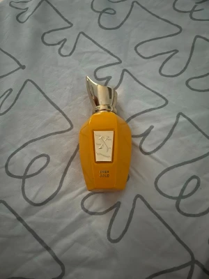 Parfym Xerjoff Erba Gold  - 50ml köpt i NK Göteborg, 35ml kvar i flaskan ungefär därför priser är så lågt. 