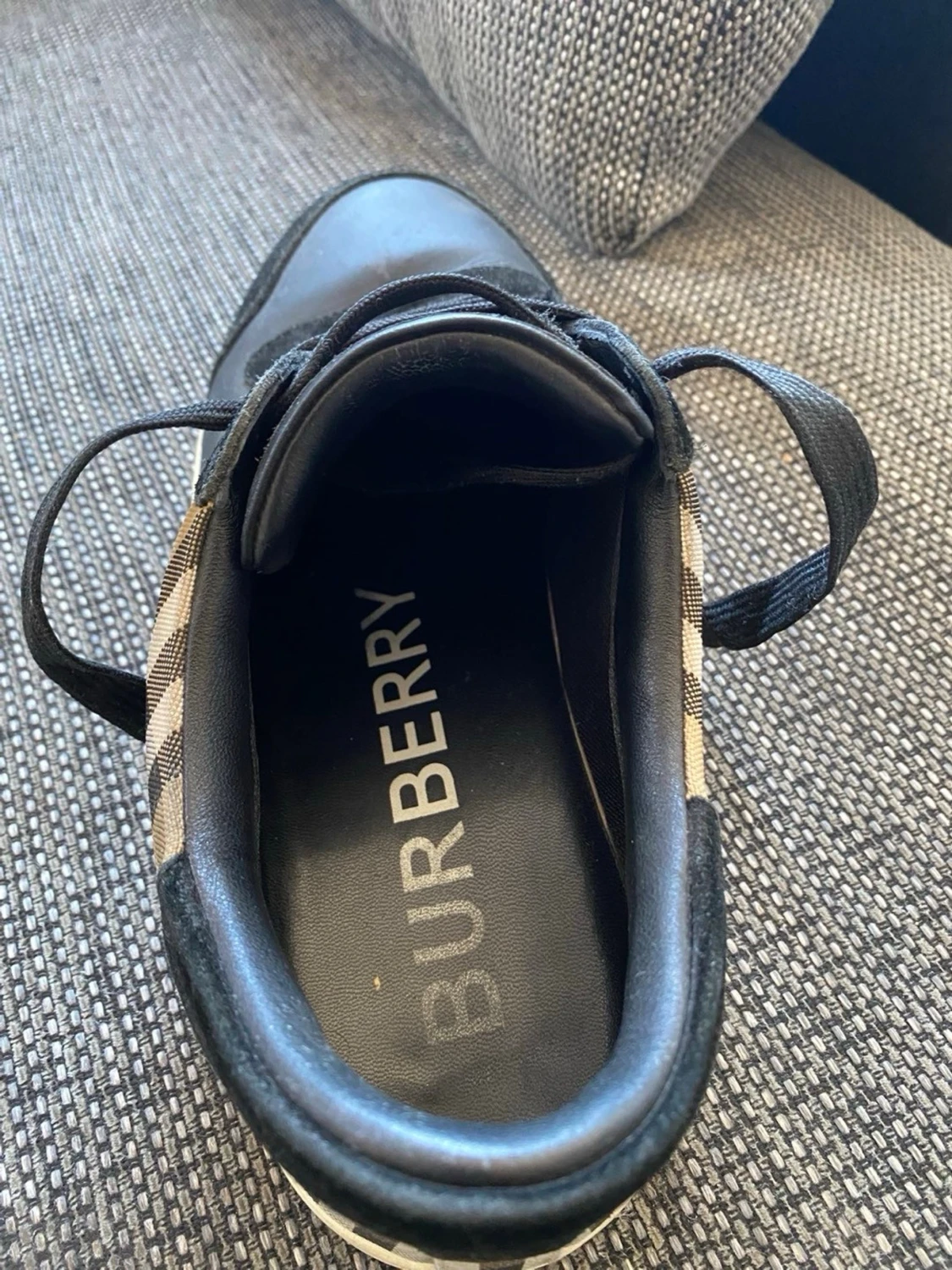 Svarta Burberry sneakers med rutmönster - 6
