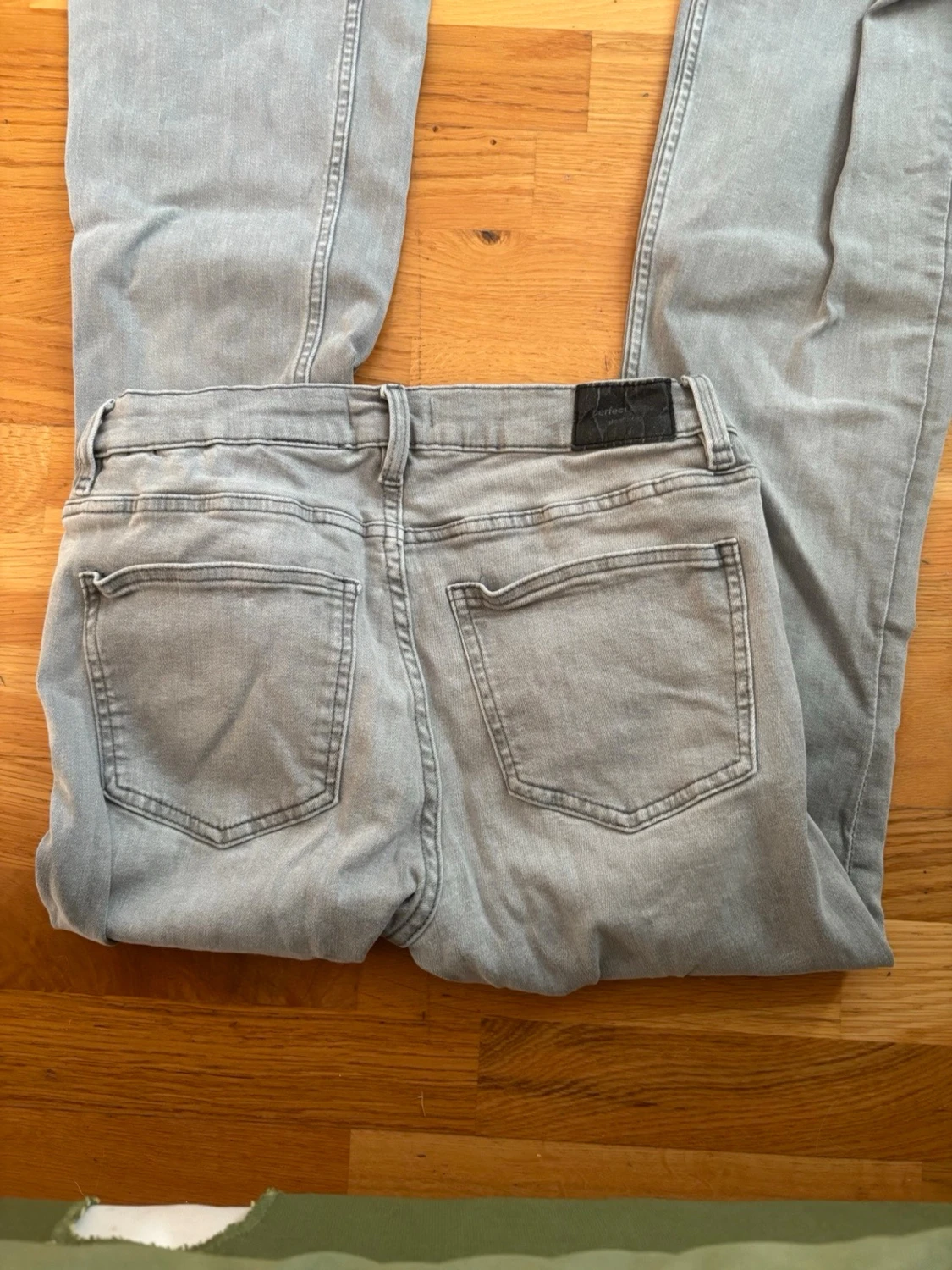 Ljusgrå bootcut jeans - 1