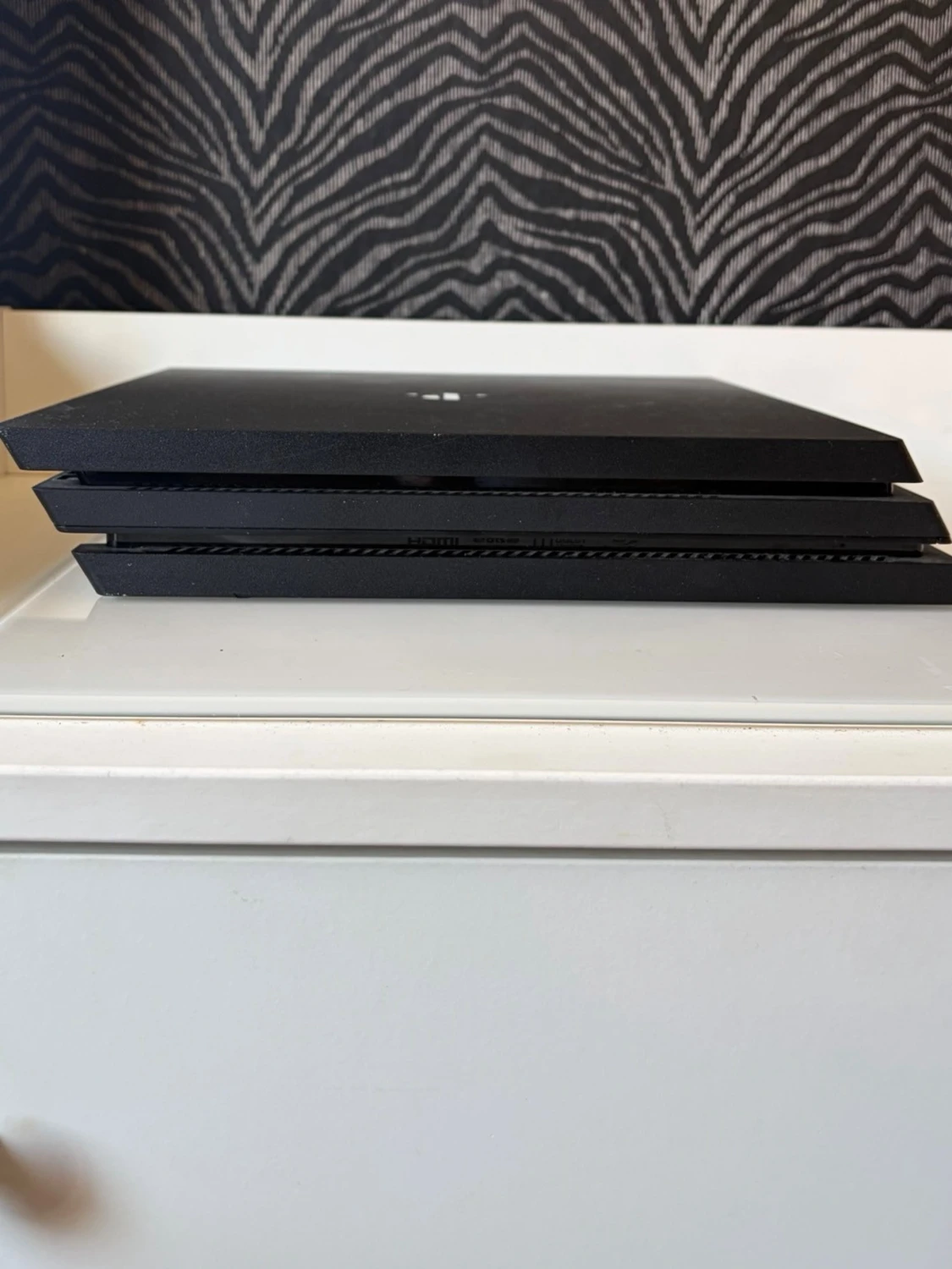 Sony PlayStation 4 Pro svart konsol 1tb med fifa 18 - 2