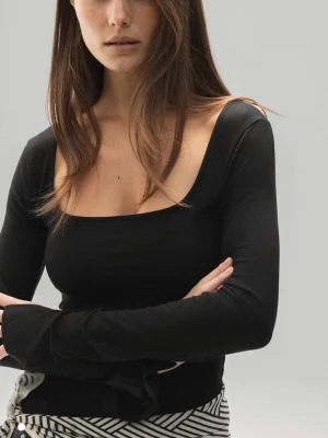 svart långärmad tröja - tajt långärmad tröja med slits från gina tricot! storlek xs