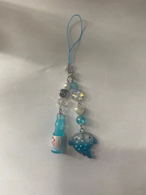 Val nyckelring  - 100% handgjord av mig! Snälla kontakta innan du trycker på köp nu, ifall den redan har blivit såld på en annan app🫶🏼 #trinket #y2k #alt #emo #goth #anime #kpop #scene #whimsical #fairy #fairycore #fairygrunge #kawaii #coquette #sanrio #juminocore #shoujo #swag #mlp #mylittlepony #bluelock #saikik #demonslayer #naruto #jujutsukaisen #jjk