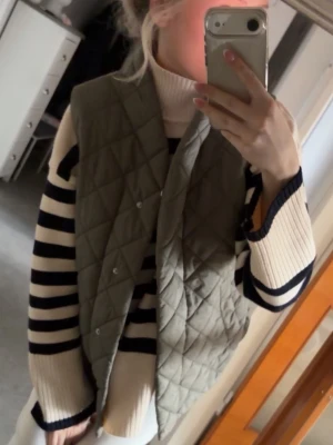 Lindex väst - Grön väst från Lindex. Perfekt till våren 