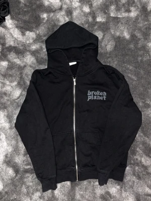 Broken Planet Zip - Broken Planet Zip Svart. Storlek Small. 