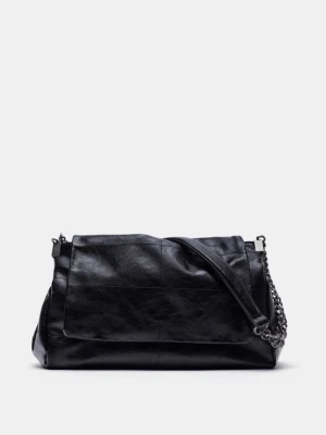 Svart axelväska  - Säljer en jättefin svart axelremsväska från Zara! Använt ett fåtal gånger 💖💖