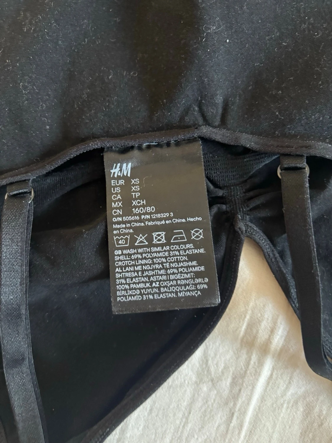 Svart body med smala axelband - 2